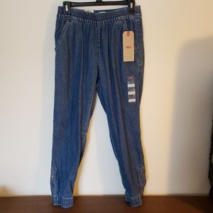 Levi's Women's Jet Set Taper jeans size S
